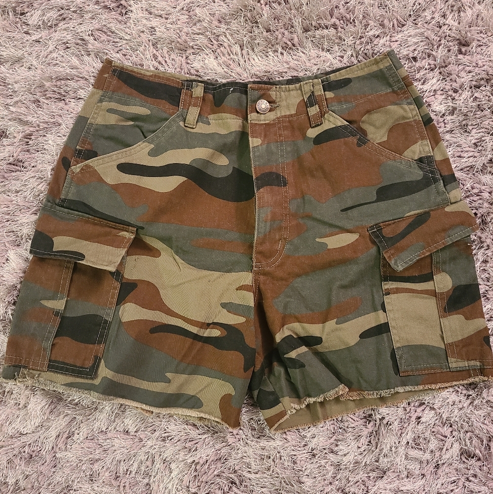 Camo Cargo shorts
